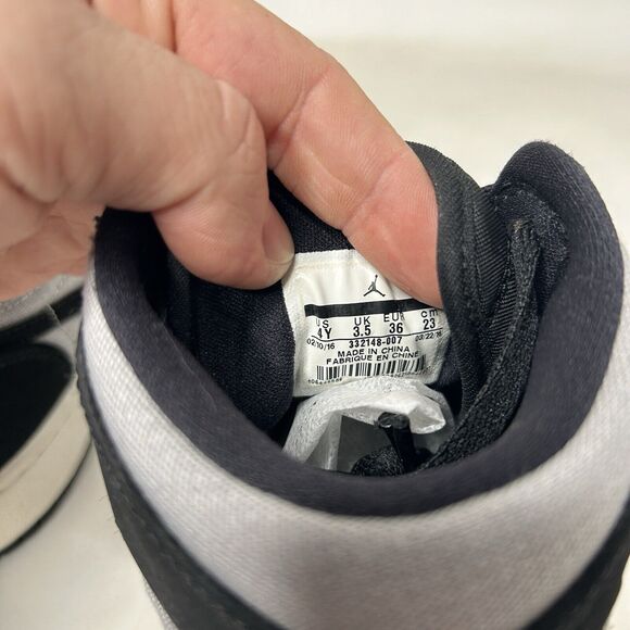 Nike Shoes Air Jordan 1 Retro High GS “Wolf Grey” 2024 - Picture 8 of 8